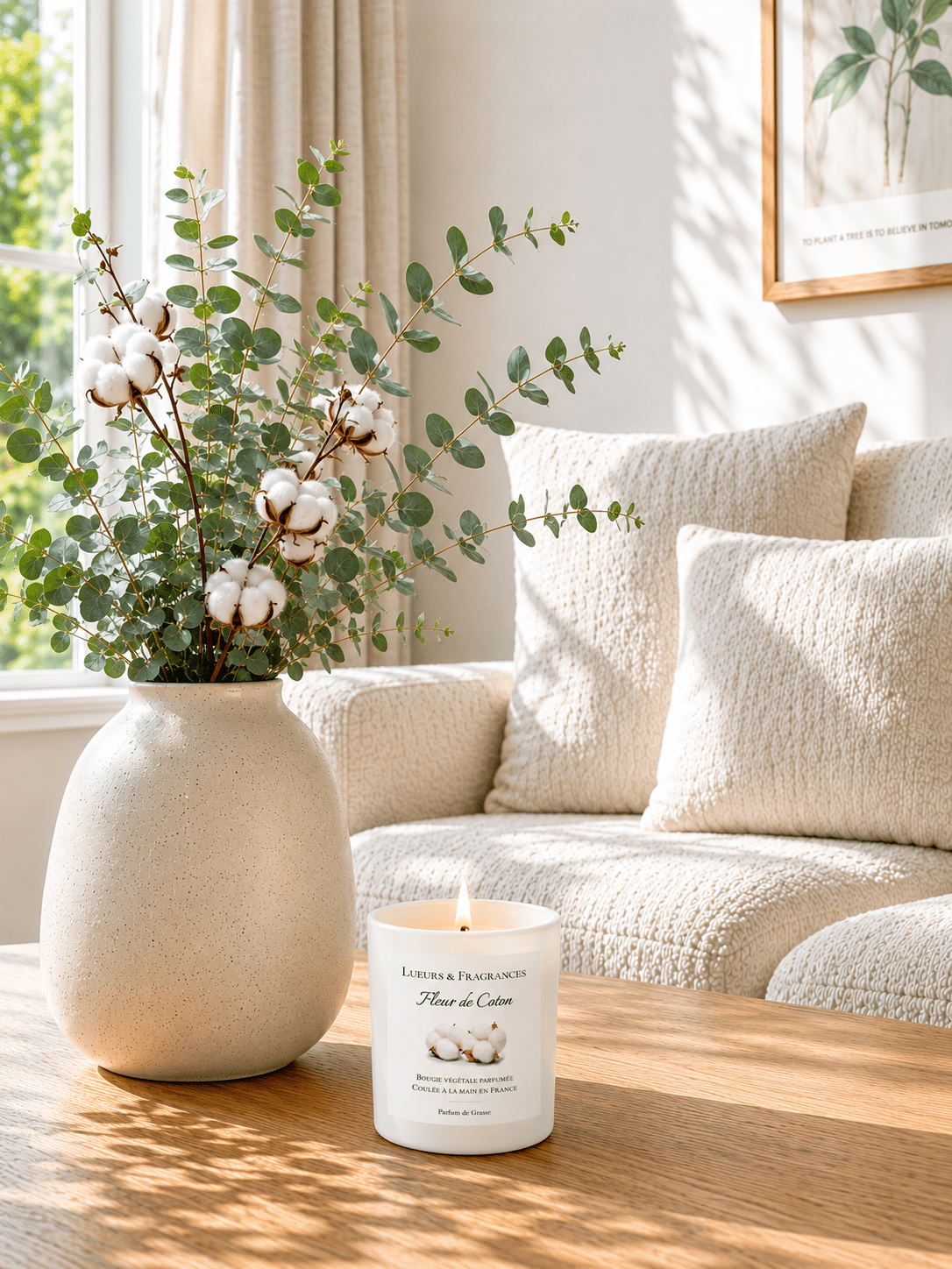 Bougie Fleur de Coton Lueurs & Fragrances sur table basse